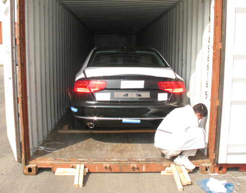 Audi A8 trong container tại Hải Phòng.