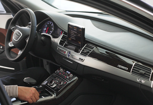 Audi A8 trong container tại Hải Phòng.