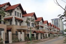 Nghịch lý trên thị trường bất động sản Việt