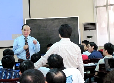 Phó thủ tướng đánh giá cao sự tự tin và sáng tạo của sinh viên trong giờ học