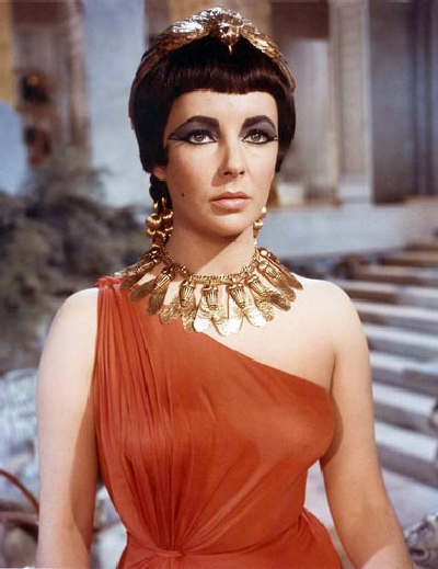Elizabeth Taylor trong phim Cleopatra